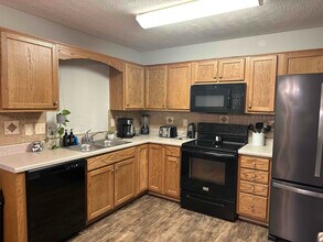 212 Greenleaf Dr in Elizabethtown, KY - Building Photo - Building Photo