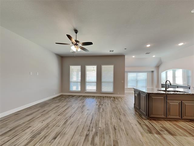 1204 Sagewood Dr in Justin, TX - Foto de edificio - Building Photo