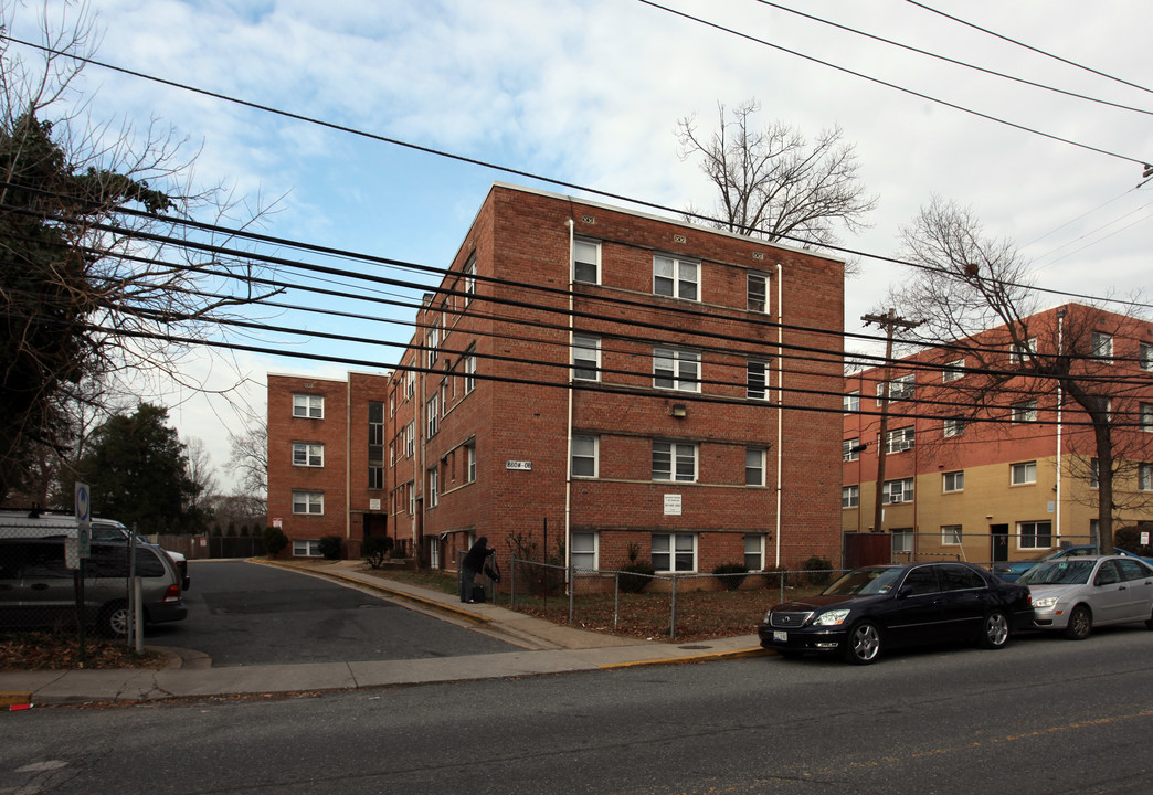 8604 Flower Ave in Takoma Park, MD - Building Photo