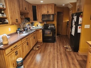 3440 W Howard Ave in Greenfield, WI - Foto de edificio - Building Photo