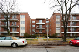 Galitz Court Apartments in Skokie, IL - Building Photo - Building Photo