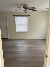 404 N Enola Dr in Enola, PA - Foto de edificio - Building Photo