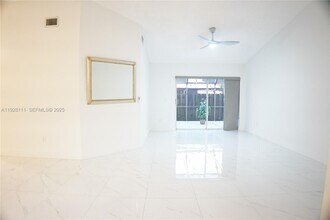 5141 NW 101st Pl in Doral, FL - Building Photo - Building Photo