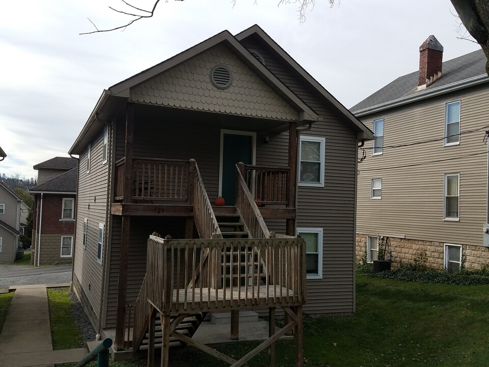 717 Grant Ave, Unit B in Morgantown, WV - Building Photo