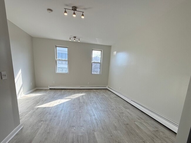 86 Bleecker St, Unit 2 Left