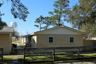 The Breeze Apartments in Fort Walton Beach, FL - Building Photo - Building Photo