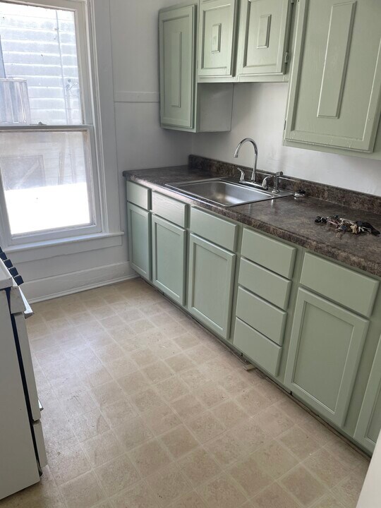 1608 E 12th St in Davenport, IA - Building Photo