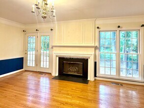 106 Oak Spring Ct in Carrboro, NC - Building Photo - Building Photo