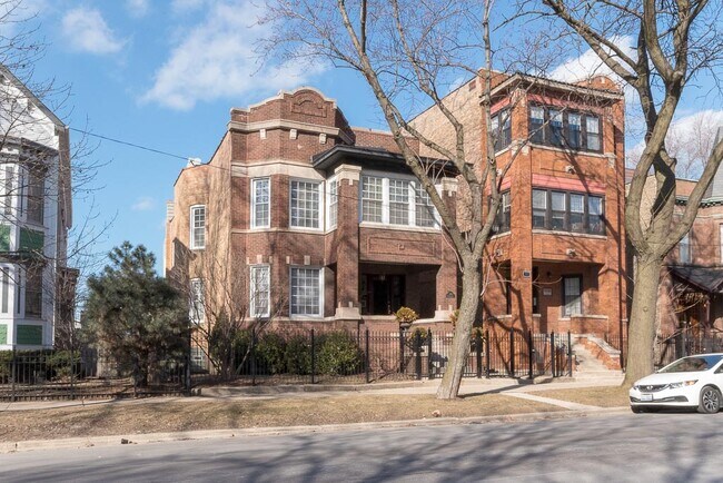 1440 W Addison St, Unit J06P