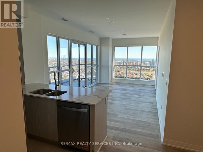 15 Watergarden Dr in Mississauga, ON - Building Photo - Building Photo