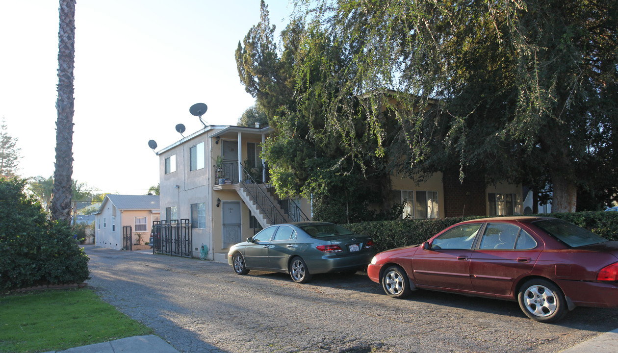 330 Thompson Ave in Glendale, CA - Foto de edificio