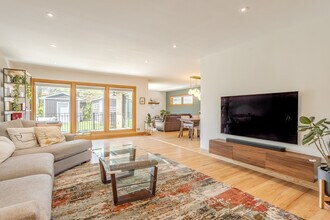 715 Lamon Ave in Wilmette, IL - Building Photo - Building Photo