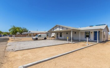 1275 W Broadway Rd in Phoenix, AZ - Building Photo - Building Photo