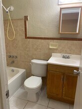 813 SW 14th Ave-Unit -1 in Fort Lauderdale, FL - Foto de edificio - Building Photo
