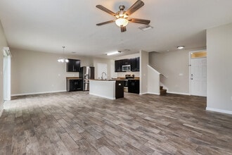 10105 Hawk Storm Ave in Tampa, FL - Building Photo - Building Photo