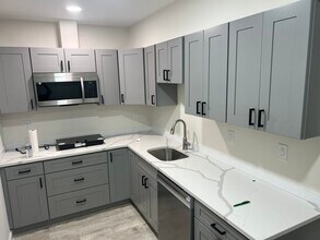 32 Kathleen Pl, Unit 1 Bedroom Basement Appt in Edison, NJ - Building Photo - Building Photo