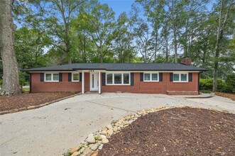 102 S Lakeshore Dr in Carrollton, GA - Building Photo - Building Photo