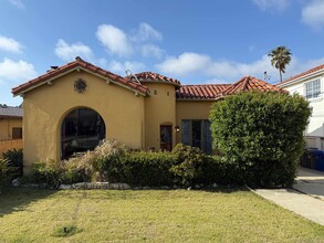 2217 Harriman Ln in Redondo Beach, CA - Building Photo - Building Photo