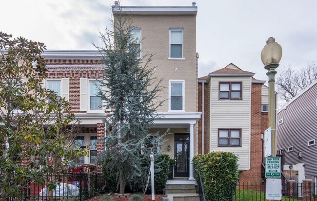 230 14th Pl NE in Washington, DC - Building Photo - Building Photo