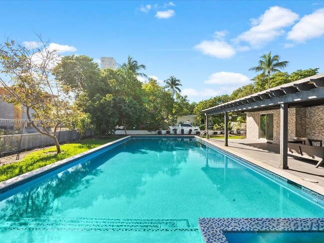 201 Golden Beach Dr in Golden Beach, FL - Building Photo - Building Photo