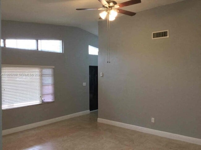 2110 NW 185th St in Miami Gardens, FL - Building Photo - Building Photo