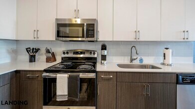 1001 S Center St in Arlington, TX - Foto de edificio - Building Photo