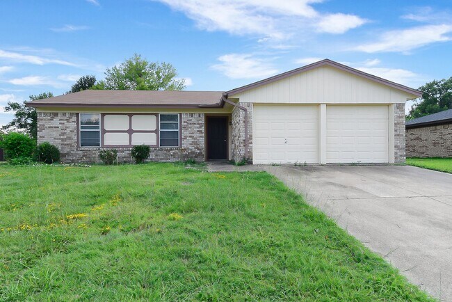 1703 La Fontaine Ln in Greenville, TX - Building Photo - Building Photo