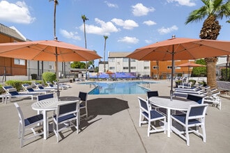 The Halston in Tempe, AZ - Foto de edificio - Building Photo