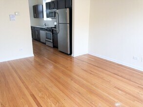 4122 W Addison St, Unit 2 in Chicago, IL - Foto de edificio - Building Photo