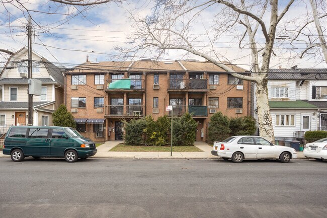 1472 E 15th St in Brooklyn, NY - Foto de edificio - Building Photo