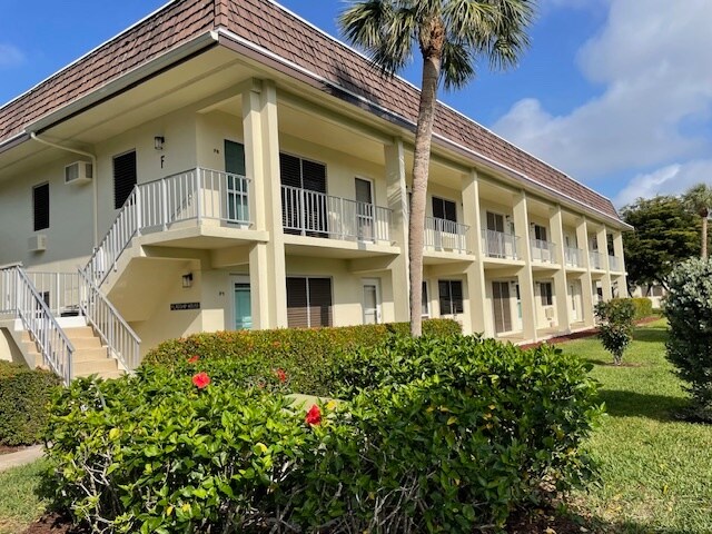 130 N Collier Blvd, Unit F-8 in Marco Island, FL - Foto de edificio - Building Photo