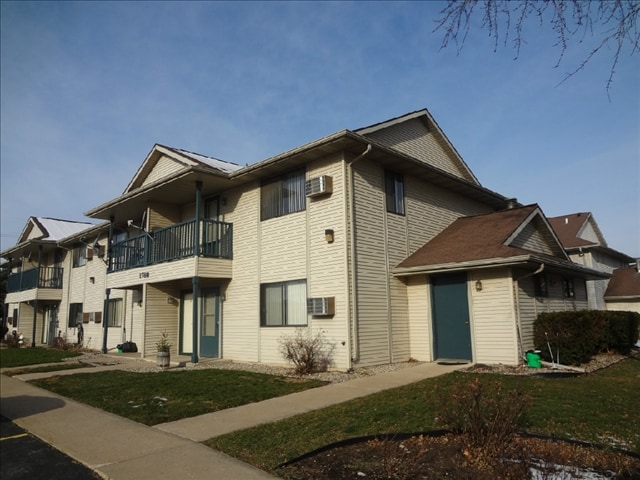 Roselawn Rentals in Oshkosh, WI - Foto de edificio - Building Photo