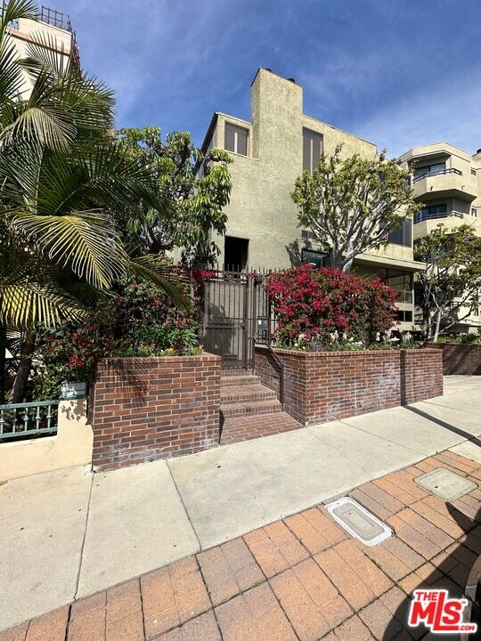 10315 Missouri Ave in Los Angeles, CA - Building Photo