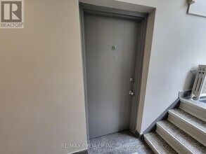 2637 Keele St in Toronto, ON - Building Photo - Building Photo