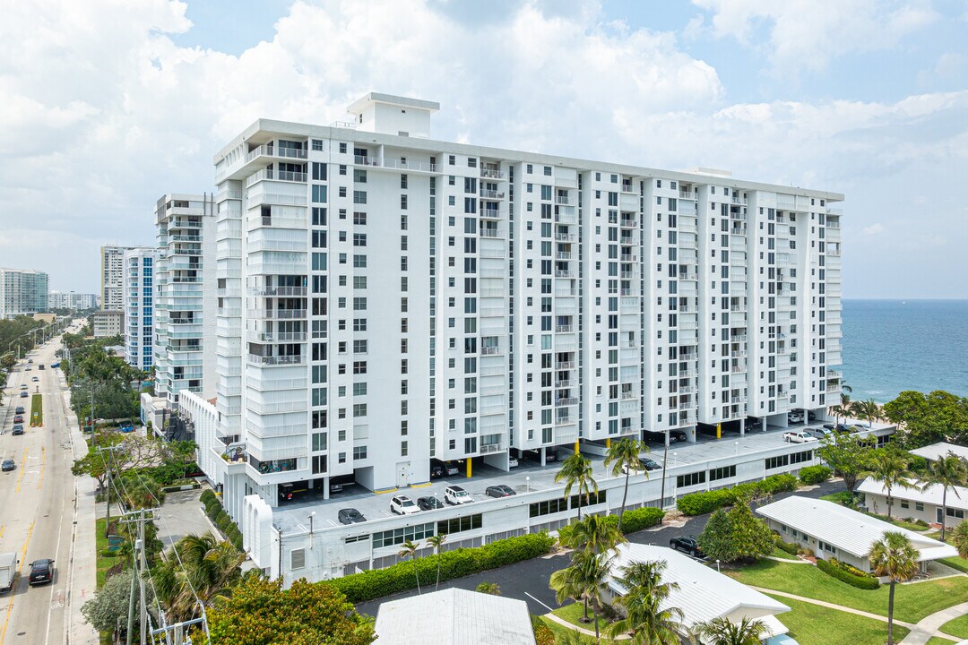 Pompano Aegean Condominiums in Pompano Beach, FL - Building Photo