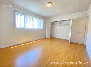 319 S Clark Dr in Los Angeles, CA - Building Photo - Building Photo