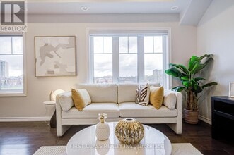 13 Eaton Park Ln in Toronto, ON - Building Photo - Building Photo