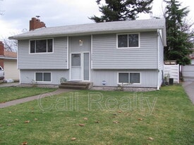 1724 N Lee St in Spokane, WA - Building Photo