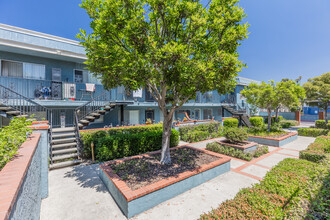 Casa De Helix La Mesa, Brand New Kitchen, w/d in Spring Valley, CA - Foto de edificio - Building Photo