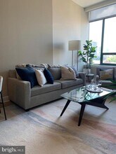 2130 Arch St in Philadelphia, PA - Foto de edificio - Building Photo