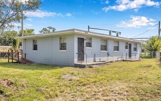 2920 Moncrief Rd, Unit 2920 Moncrief Rd in Jacksonville, FL - Building Photo