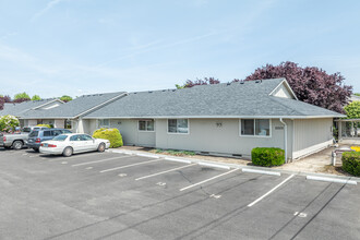 Colonial Village in Newberg, OR - Building Photo - Building Photo