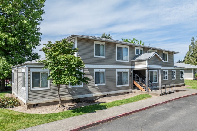 Fresa Park in Dayton, OR - Foto de edificio - Building Photo