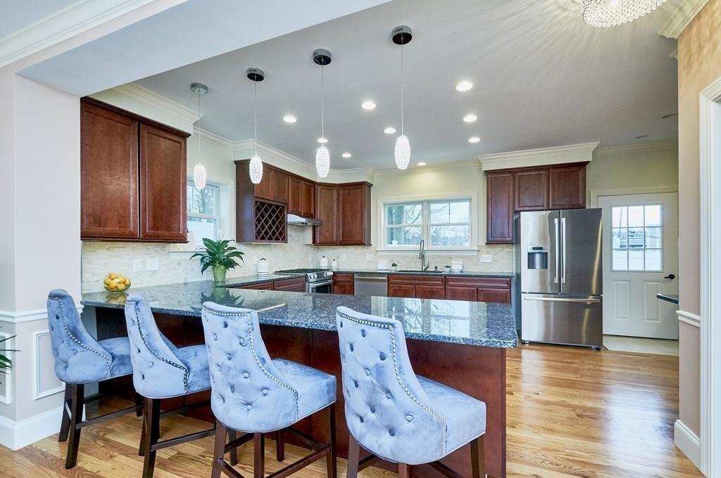 52 Rowe St in Newton, MA - Building Photo