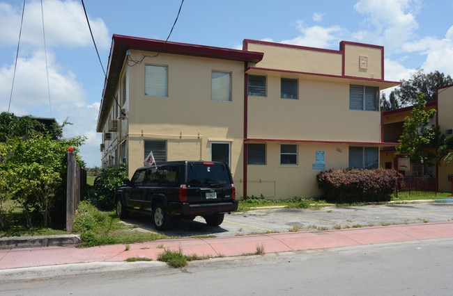 315 S Shore Dr in Miami Beach, FL - Foto de edificio - Building Photo