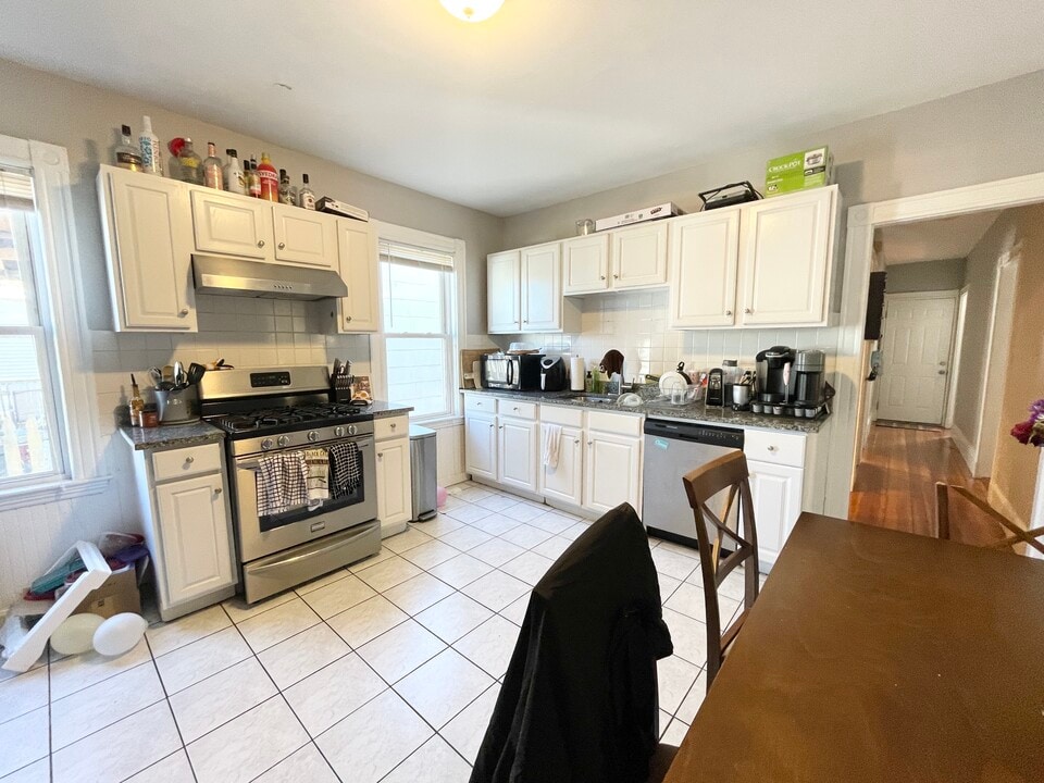 9 Taft St, Unit 3 in Boston, MA - Building Photo