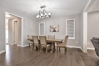 545 Kennedy Cir W in Milton, ON - Building Photo - Building Photo