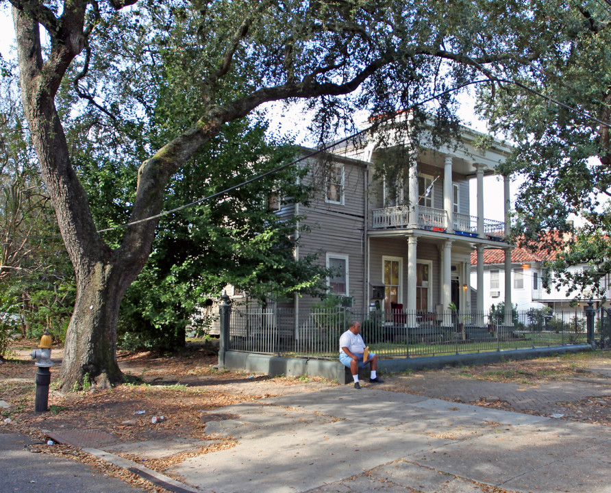 2504 Esplanade Ave in New Orleans, LA - Building Photo