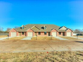 4613 Castle Bay Cove in Del City, OK - Building Photo