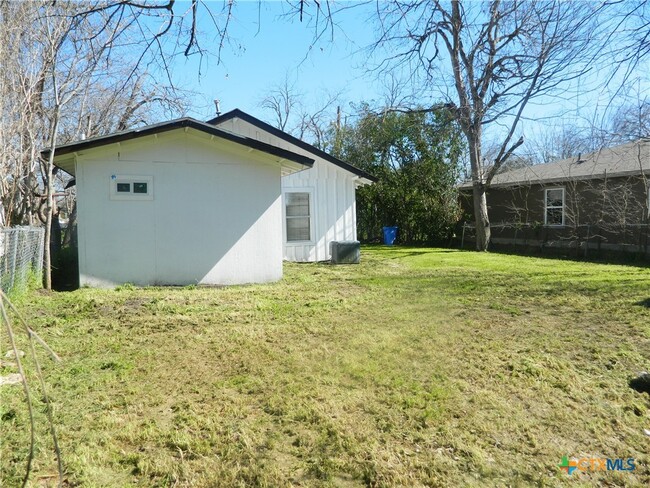 426 Aguila St in Seguin, TX - Building Photo - Building Photo